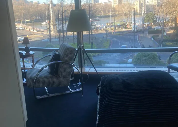 Luxury Designer Apartment River View Of Parliament Westminster Big Ben.